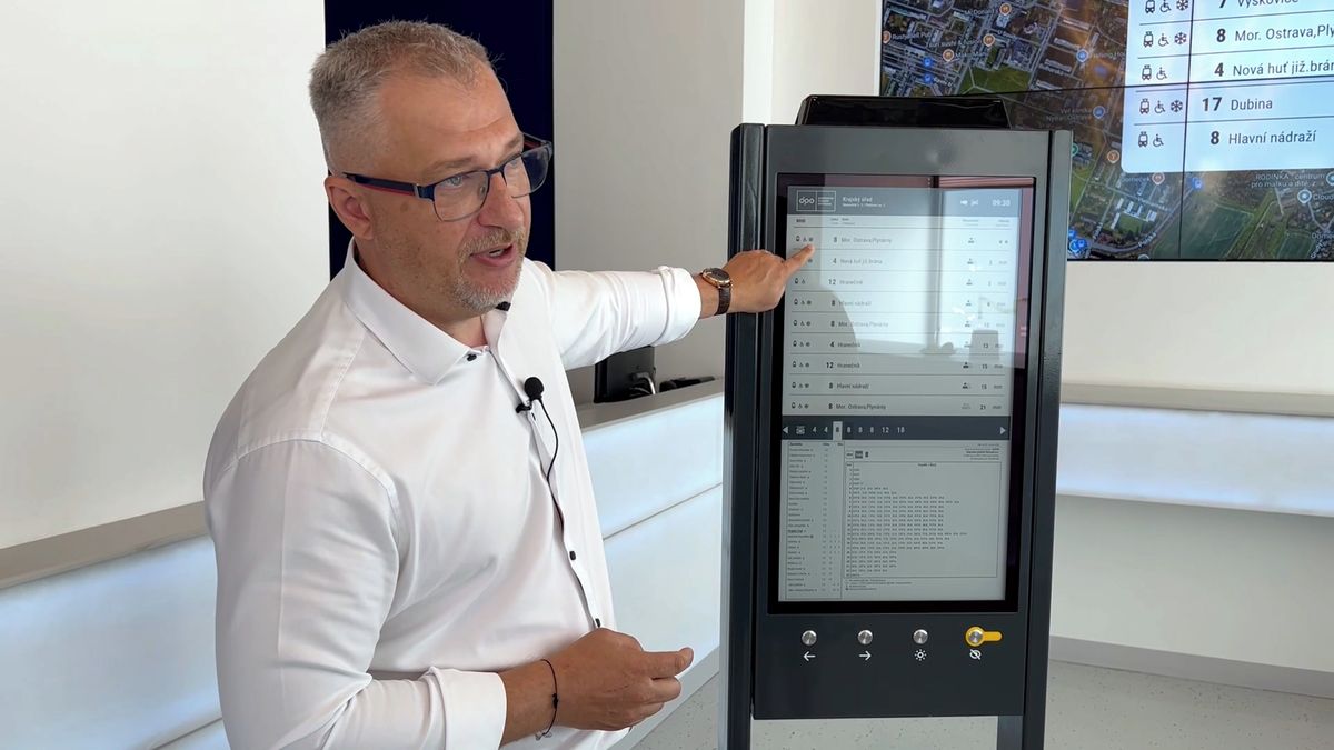 Mizející papírové jízdní řády mění Ostrava za chytré e-papery