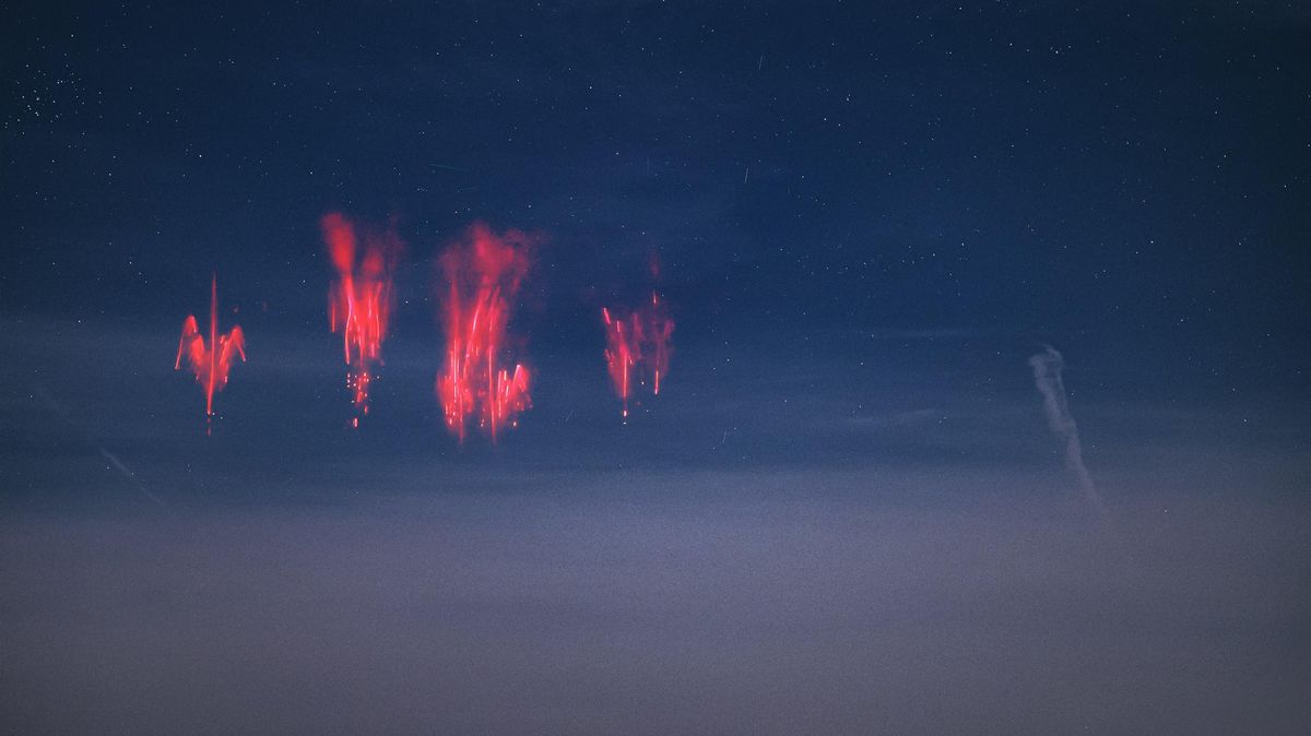 Český fotograf pořídil vzácný snímek rudých skřítků