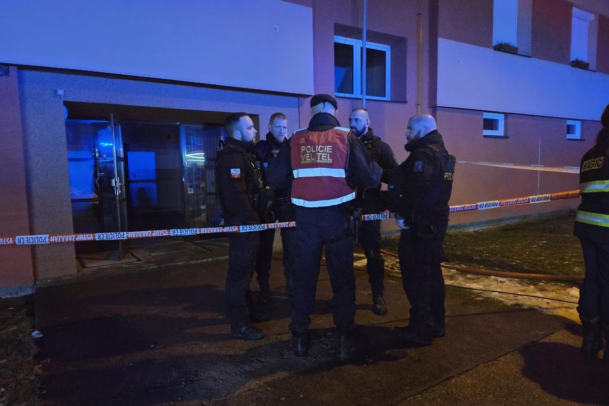 Za smrt muže při lednovém požáru na českobudějovickém sídlišti mohla zapálená svíčka na vánočním stromku
