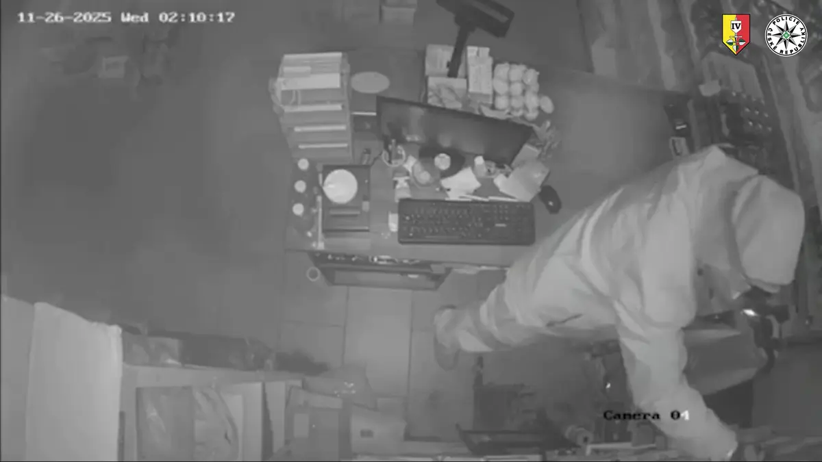 V hlavní roli jateční pistole. Zloděj ji používal ke vloupač