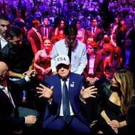 Oslavenec. Donald Trump měl v neděli 80. narozeniny, slavilo se přímo v Bílém domě. Zároveň se připomínalo 250 let americké nezávislosti. 