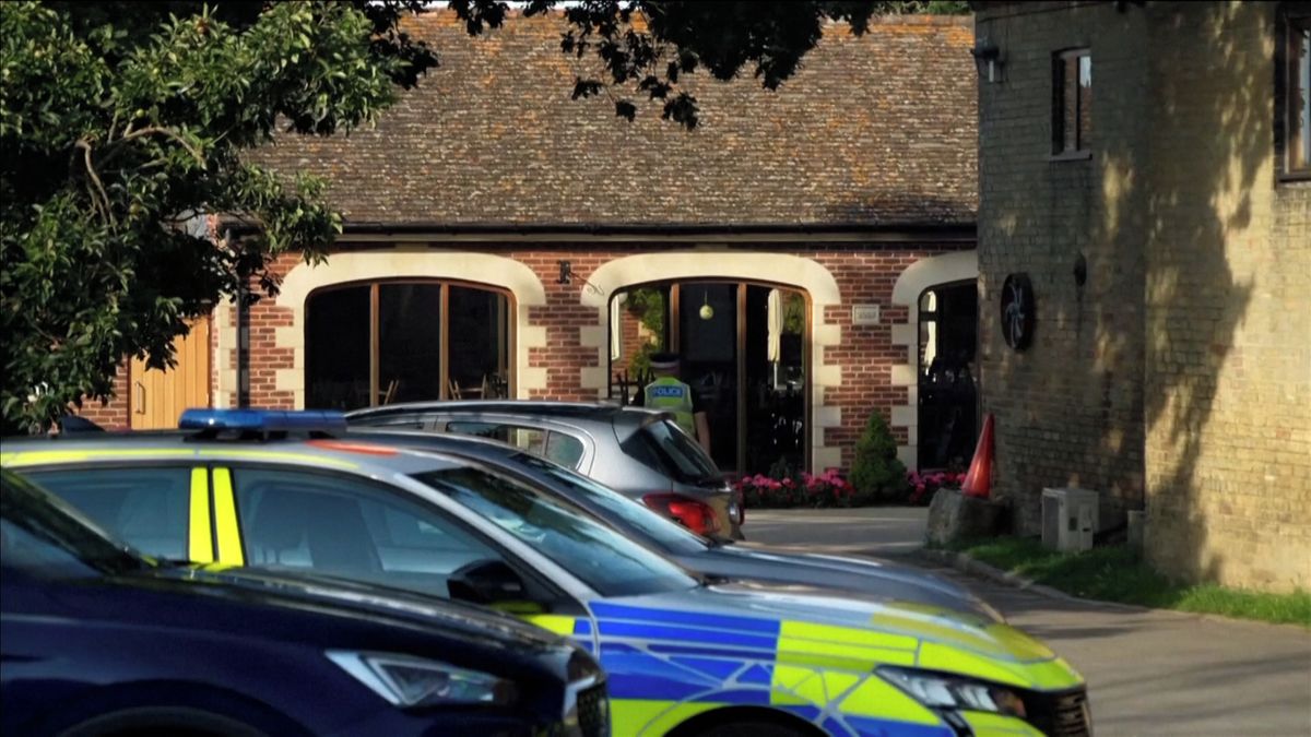 Policie propustila muže, který v britském zooparku hodil dítě do výběhu krokodýlů