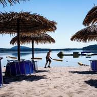 Máchovu jezeru se říká „česká Ibiza“ a srovnání není úplně od věci. Okolí největšího rybníka Libereckého kraje může připomínat moře.  