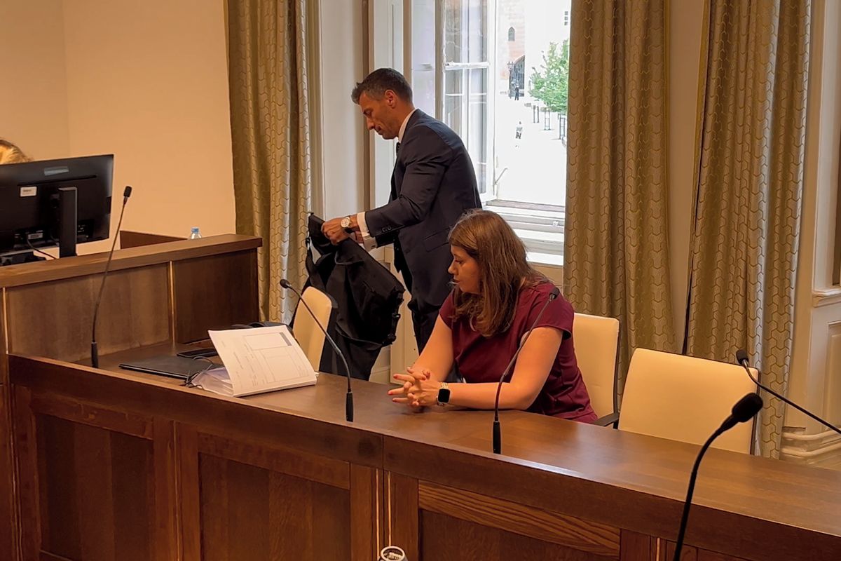 Plakáty SPD u soudu. Hnutí odmítlo obžalobu, představovalo prý svůj program