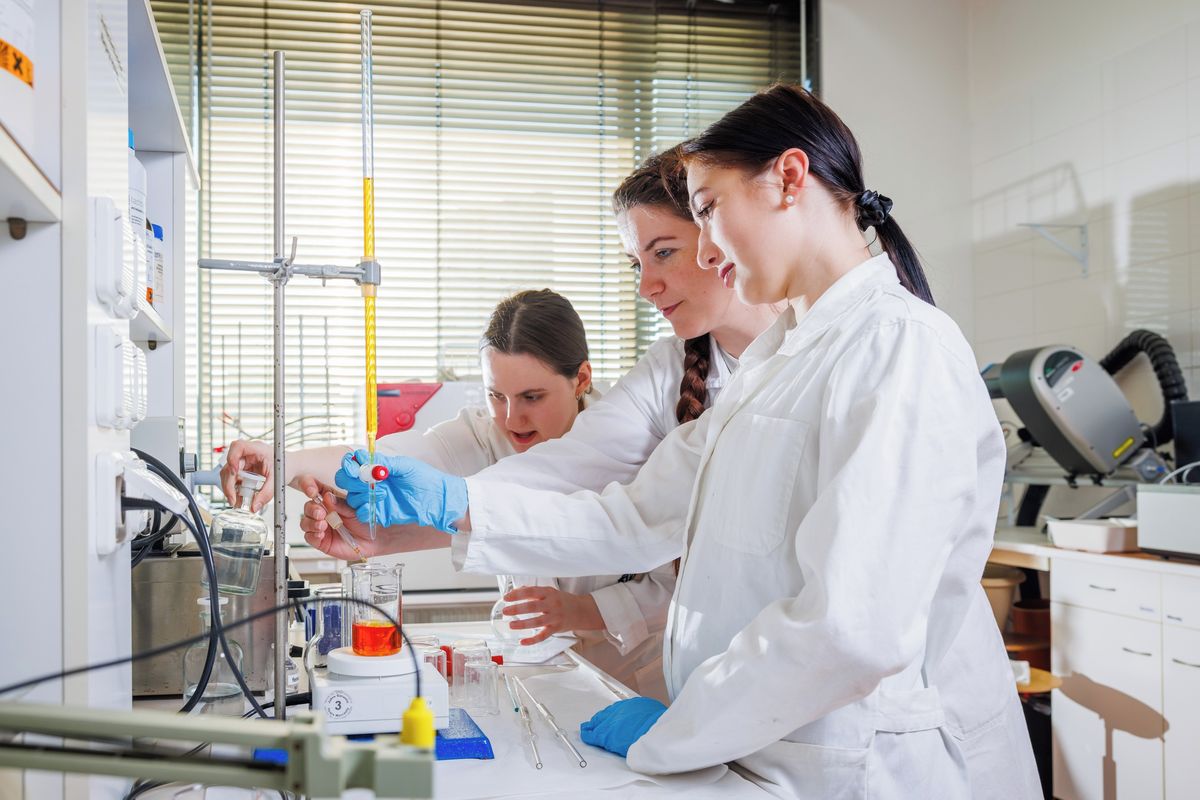 Učitelé chemie mají pomocníka. Aplikaci mohou využít nejen při přípravě výuky