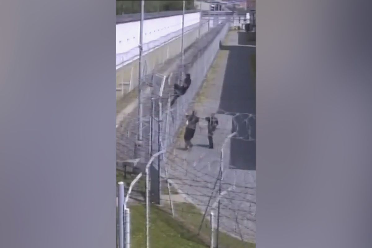 Z věznice na Pankráci se pokusil utéct vězeň. Natočila ho kamera
