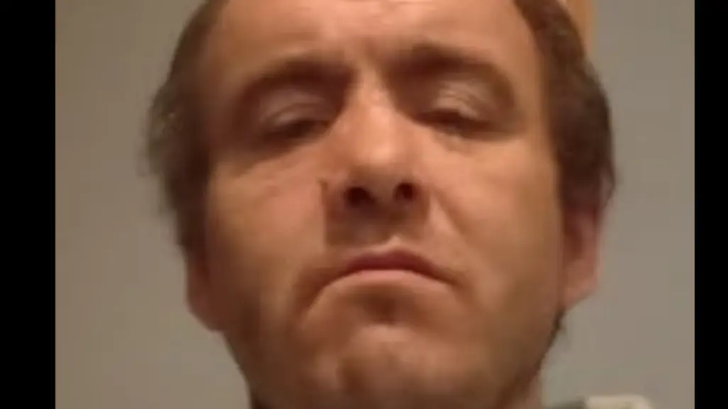 „Zranitelný“ a hluchý na jedno ucho. Sousedé popsa