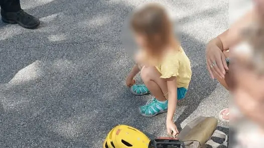 „Ale to není moje školka.“ Strážníci pomáhali ztra