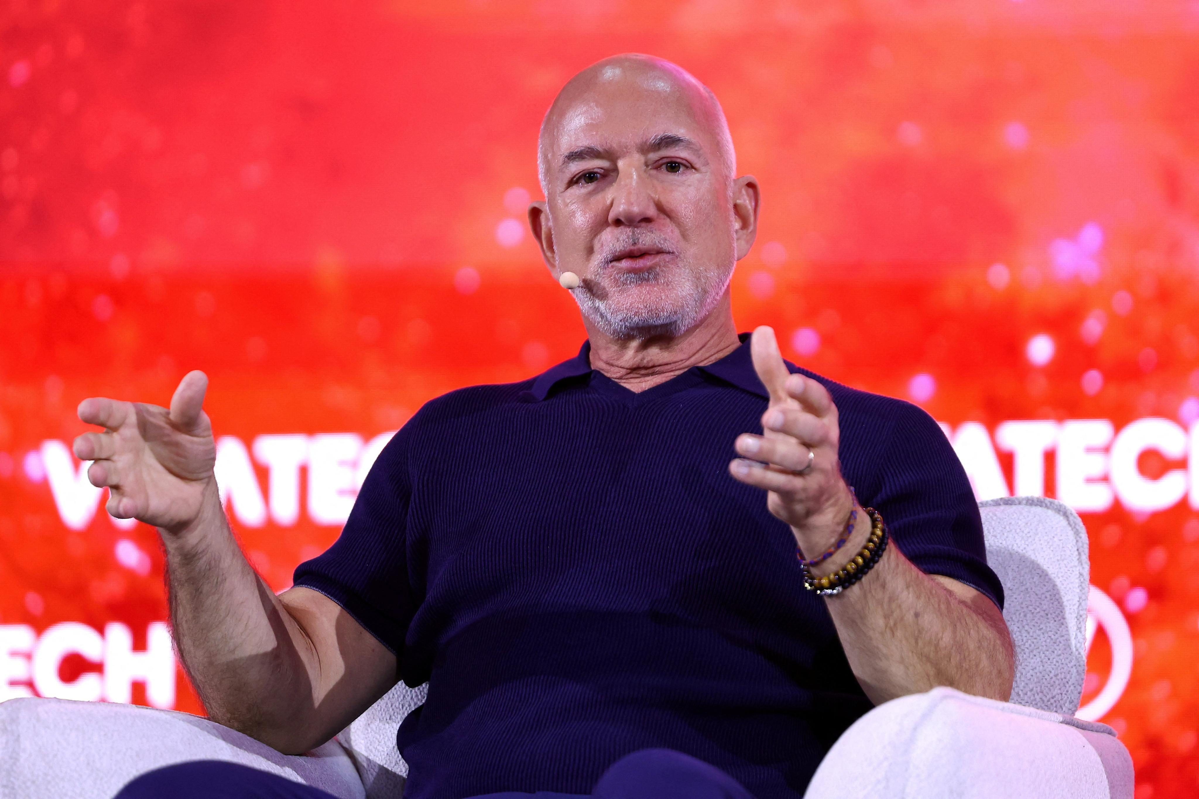 Jeff Bezos tại VivaTech Paris