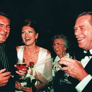 Václav Havel s Milošem a Martinou Formanovými