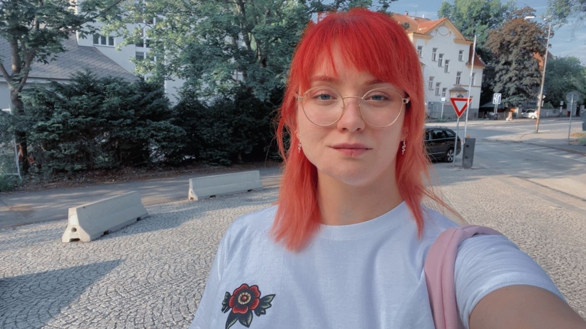 Žije a pracuje v Česku už sedm let. Mladá Ruska denně čelí obavám, že nebude moci v zemi zůstat
