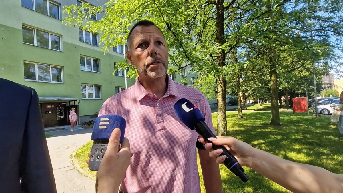 Drama na ostravském sídlišti: manžel svou ženu z ciziny střelil do zad, když před ním prchala