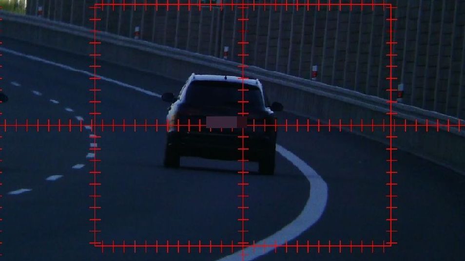 Auto se řítilo po D35 rychlostí 236 km/h