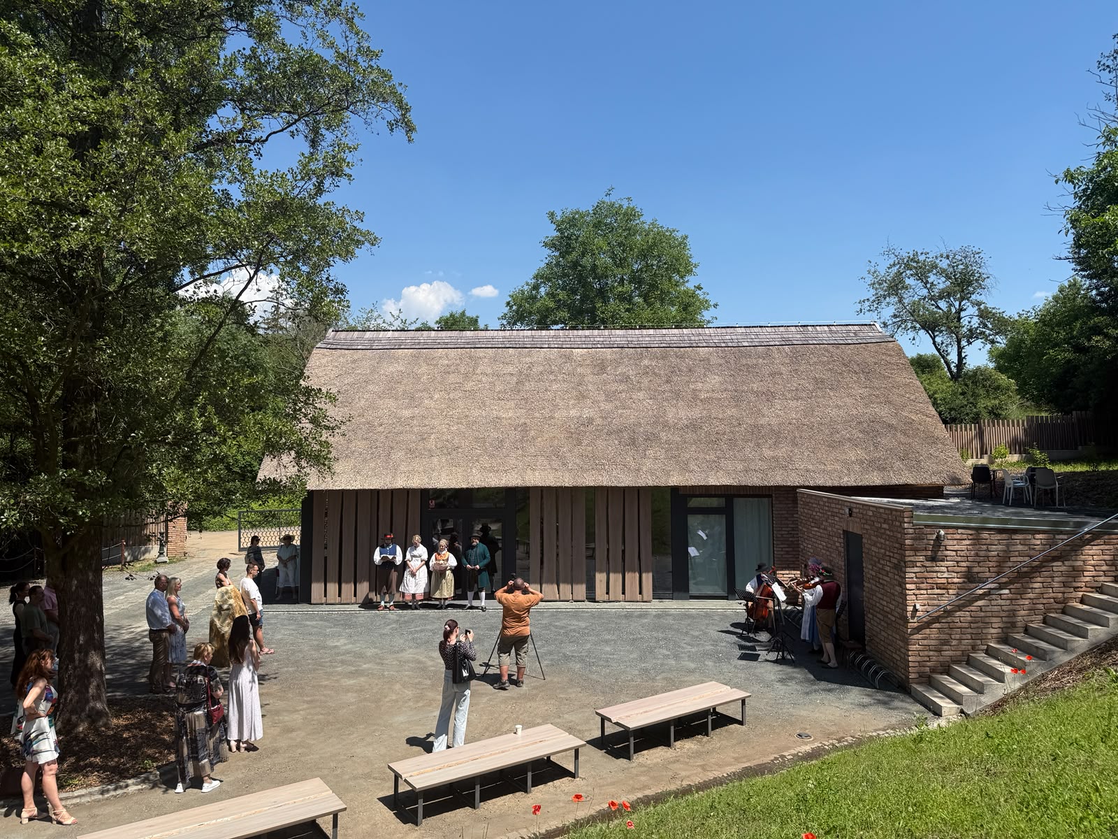 Do skanzenu v Kouřimi přibyla moderní vstupní budova, nahradila rozpadající se budku