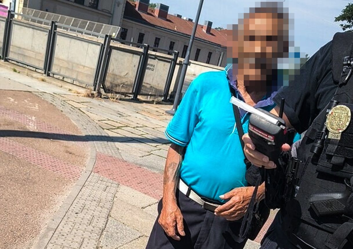 Řidičský průkaz nikdy neřešil. Přiznání seniora za volantem překvapilo plzeňské strážníky   