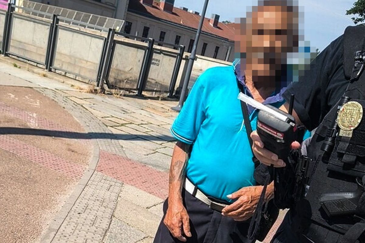Řidičský průkaz nikdy neřešil. Přiznání seniora za volantem překvapilo plzeňské strážníky   