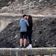 Romantika na Labské. Tady je většinou voda, teď je přehrada kvůli odtěžení sedimentů téměř vypuštěná. 
