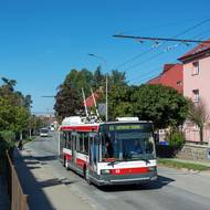 V tomto stavu se vysloužilý trolejbus Škoda TR 21 dostal z Brna zpátky do Jihlavy.