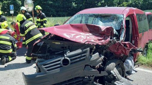 Na Jičínsku se při dopravní nehodě zranilo pět lidí, z toho dvě děti
