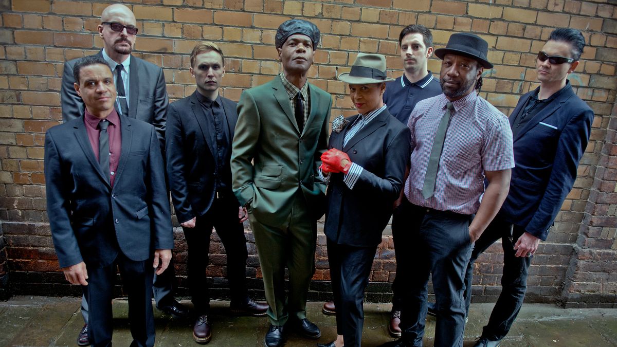 Skládat písně sjetá není dobré, říká Pauline Black ze slavné kapely The Selecter