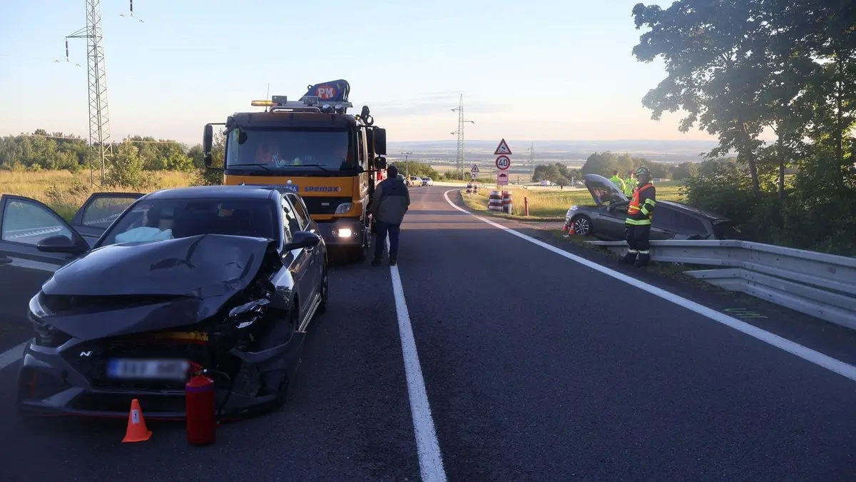 Řidič na Olomoucku riskantně předjížděl a narazil do odbočuj