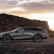 Nová generace Audi A6 allroad tradičně vychází z kombíku Avant, na délku měří 5016 mm.