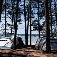 „Mácháč“ není luxusní resort s hotely, k ubytování slouží spíš stany, chatky…