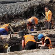Archeologové při záchranném výzkumu u Hybernské ulice odkryli pozůstatky barokního opevnění Prahy.