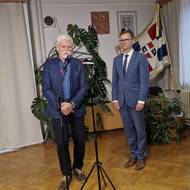 Prezident Petr Pavel a hejtman Zlínského kraje Radim Holiš (ANO) těsně před výšlapem ještě v pracovním při brífinku v Rusavě