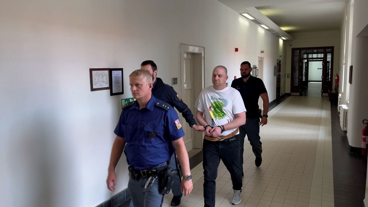 Všechny Ukrajince je třeba zabít, řval muž v Praze na Bělorusa a pobodal ho. Soud mu zpřísnil trest