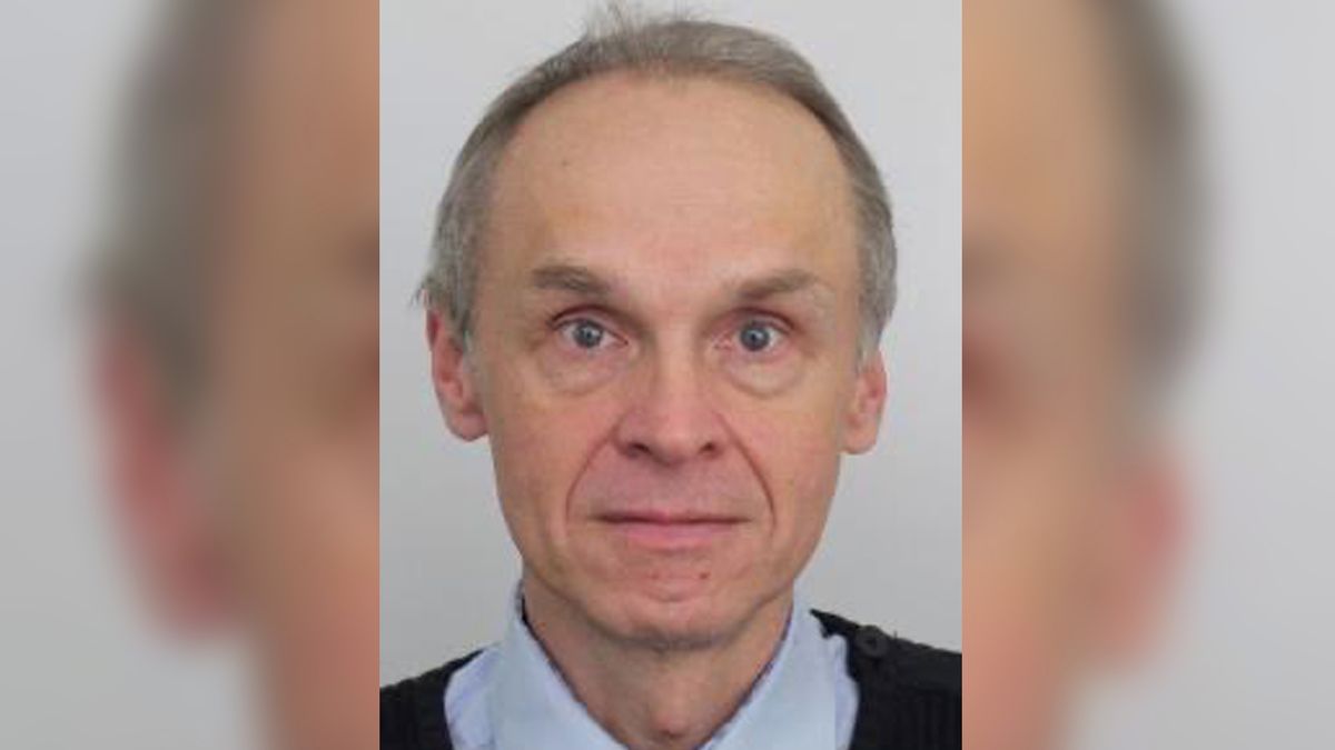 Policie hledá muže, který se u učiliště v Čelákovicích pohyboval se zbraní