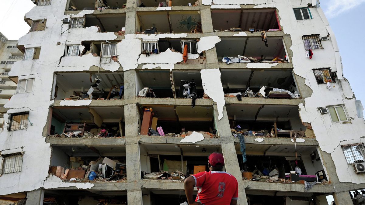 „Dokud byl můj syn naživu, byla jsem naživu i já.“ Ve Venezuele vytáhli ze sutin matku s novorozencem