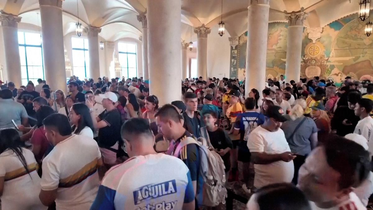 V Miami vystavili originální trofej pro mistry světa. Před expozicí se tvořily hodinové fronty