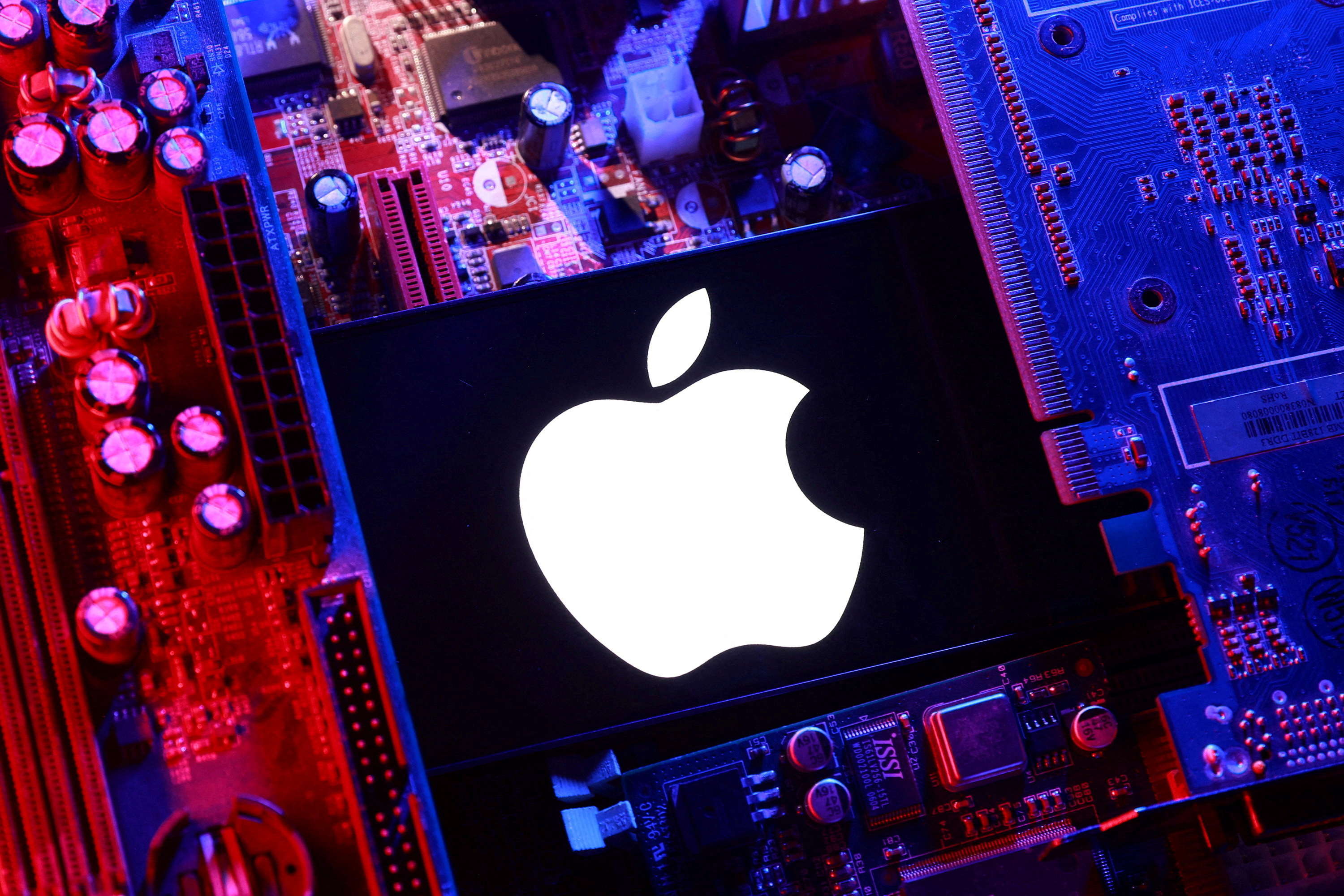 Apple po verdiktu EU výrazně navýšil daňovou platbu Irsku