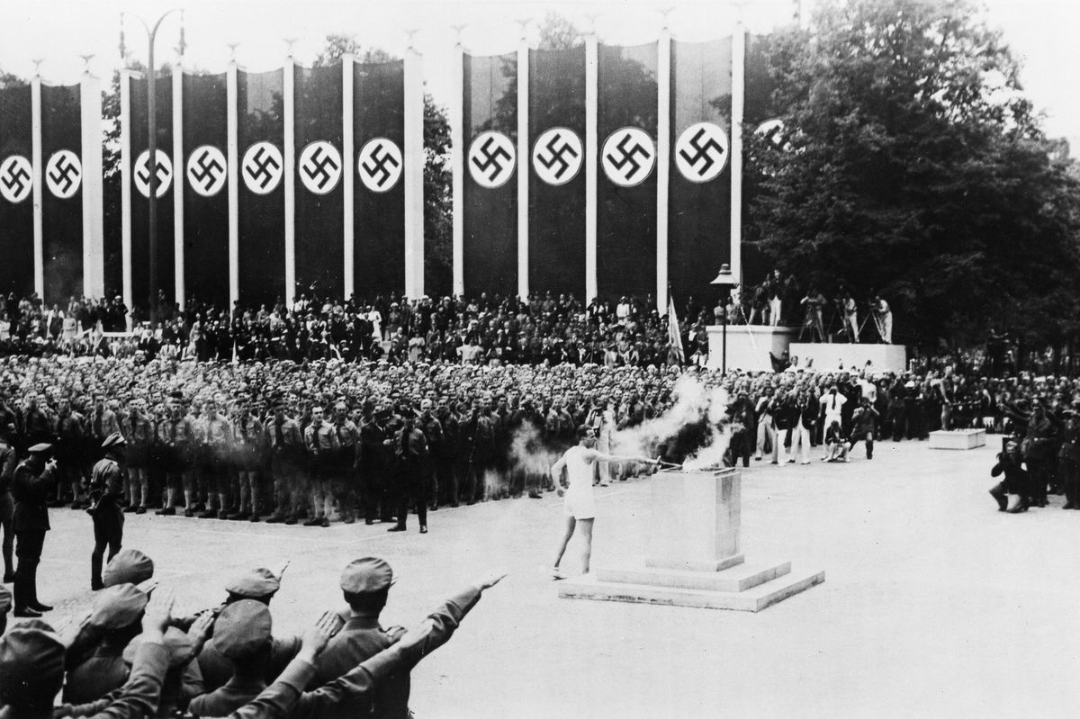 Jesse Owens proti Adolfu Hitlerovi. Příběh nacistické olympiády zůstává bez vítěze