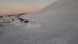 Sníh v Argentině uvěznil v autech přes sto turistů