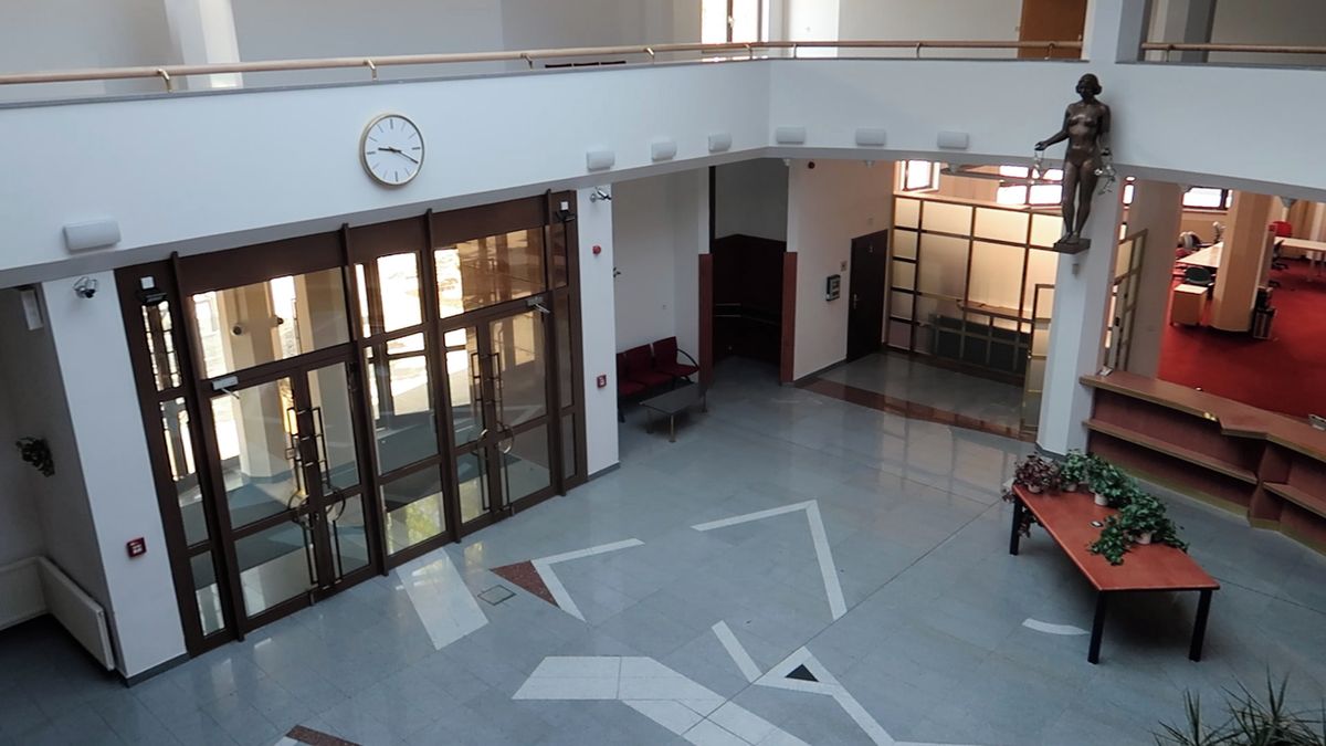 Bankovní palác v centru Plzně vstává z mrtvých. Podívali jsme se dovnitř