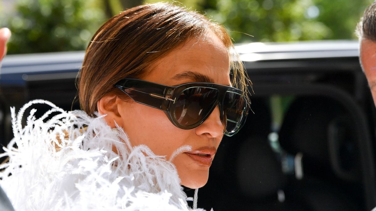 Nejstylovější sluneční brýle podle Jennifer Lopezové: V aviator modelu budete letos zaručeně in