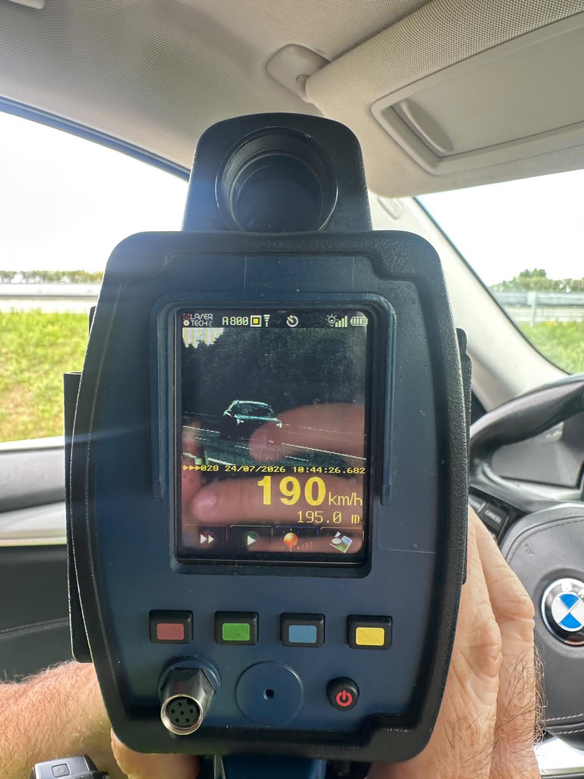 Rychlost u Hradce překročil o stovku, na tachometru to vytáhl na 190 km/h