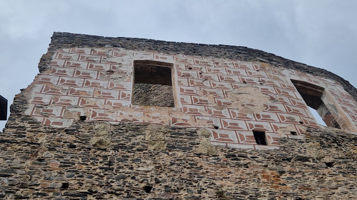 Ve zřícenině paláce svojanovského hradu se objevily trhliny. Návštěvnický provoz to zatím neovlivní