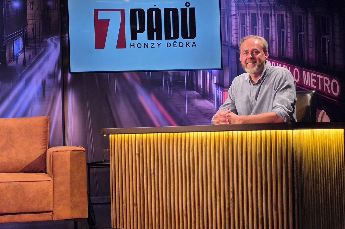 Pořad 7 pádů Honzy Dědka míří na Televizi Seznam. Nová scéna připomene obývák