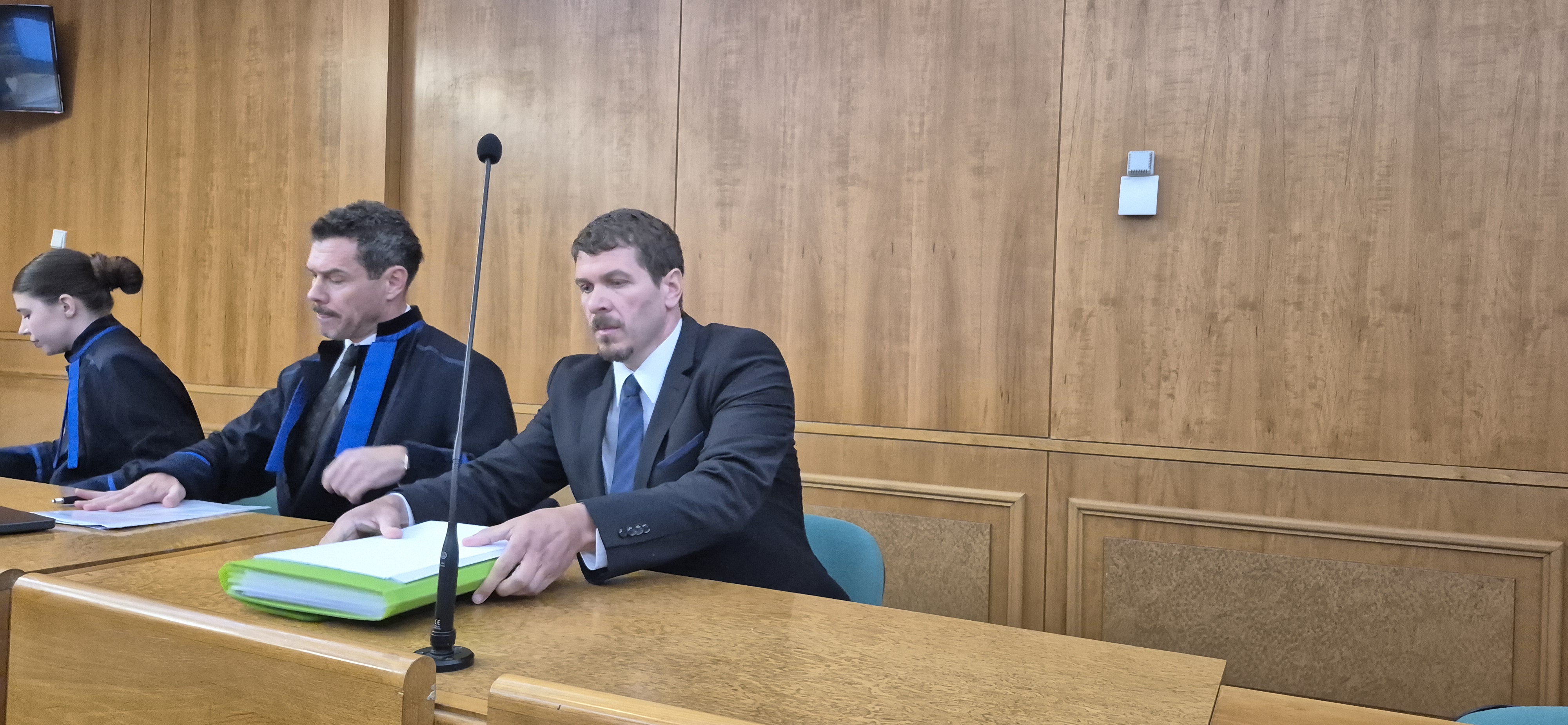 Za střílení a týrání koček požaduje žalobce pro správce obory podmínku
