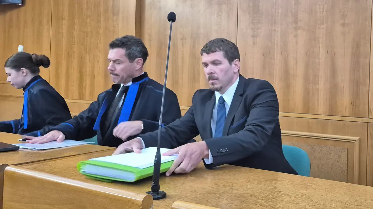 Za střílení a týrání koček požaduje žalobce pro správce obory podmínku
