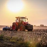 Nový Zetor Řada 6 se na trh dostal v roce 2025, představuje dosud nejmodernější český traktor této značky. S výkonem až 171 koní nahrazuje modelovou řadu Forterra a má se stát novou vlajkovou lodí brněnského výrobce.