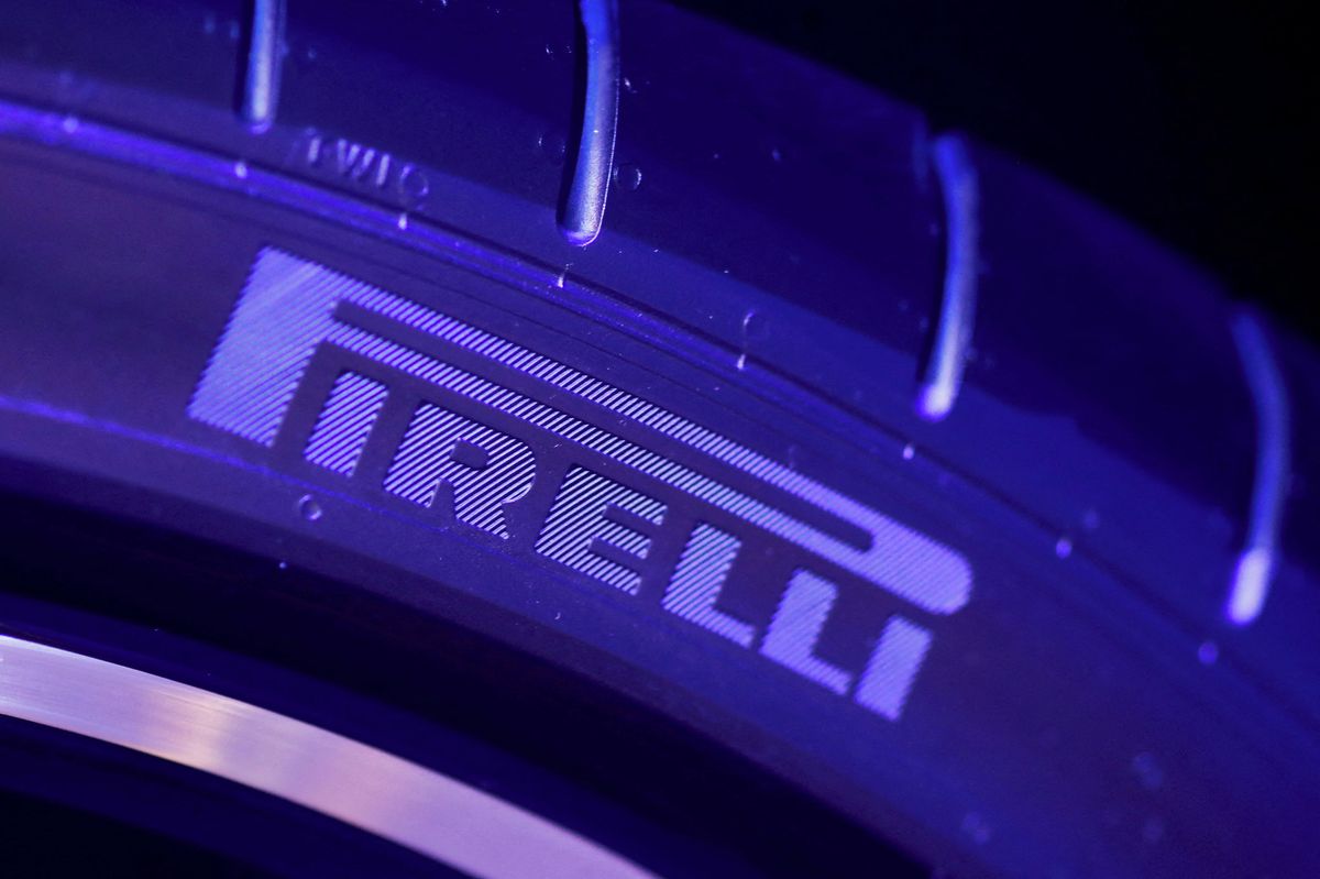 Strnad jedná o koupi podílu v Pirelli za víc než 24 miliard