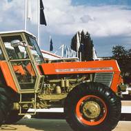 Zetor Crystal 12045, vyráběný v letech 1974 až 1987, představoval špičku československé produkce traktorů. Se šestiválcovým motorem o výkonu 120 koní, pohonem všech kol a robustní konstrukcí byl určen pro nejnáročnější práce ve velkých zemědělských podnicích a stal se jedním z nejslavnějších modelů řady Crystal.