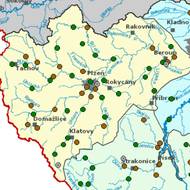 Mapa povodí Berounky. Hnědá barva označuje stanice, které signalizují sucho na tocích. 15. 7. 2026