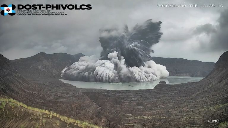 Sopka na Filipínách vychrlila popel při freatomagmatické erupci