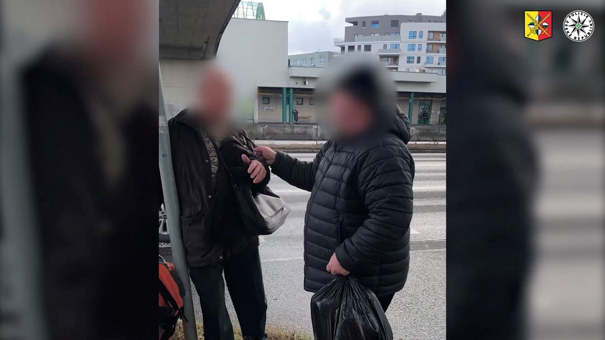Cestující s krátce prošlou jízdenkou skončil v Praze po střetu s revizorem se zlomenými žebry