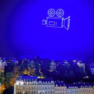 Velkolepá multimediální podívaná s hvězdným tématem proměnila nebe nad Karlovými Vary v promítací plátno.